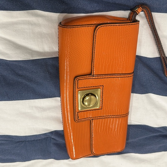 EUC Chic Banana Republic wristlet - Picture 8 of 8